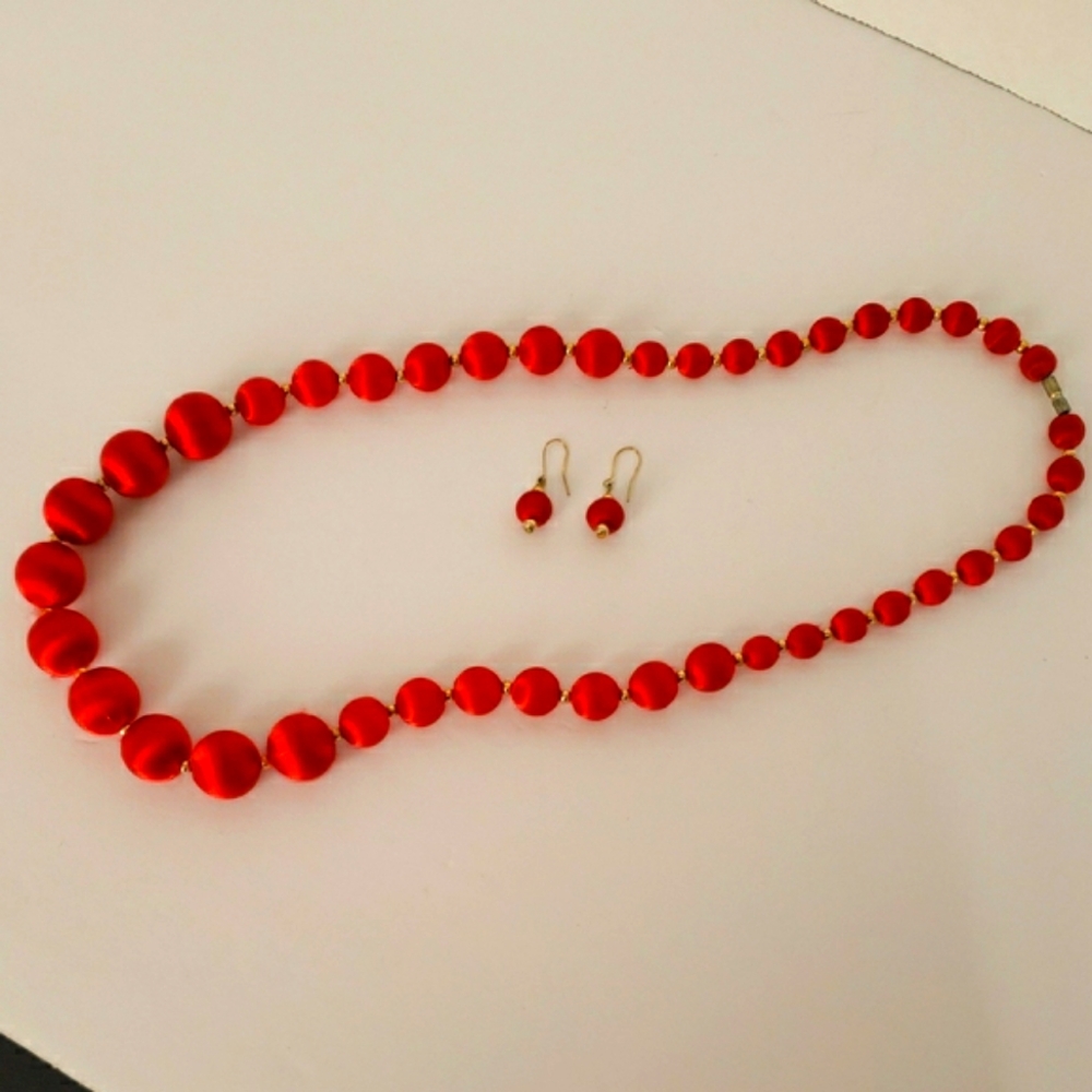 Red Thread Graduated Bead Statement Necklace - Classic Women’s Jewelry